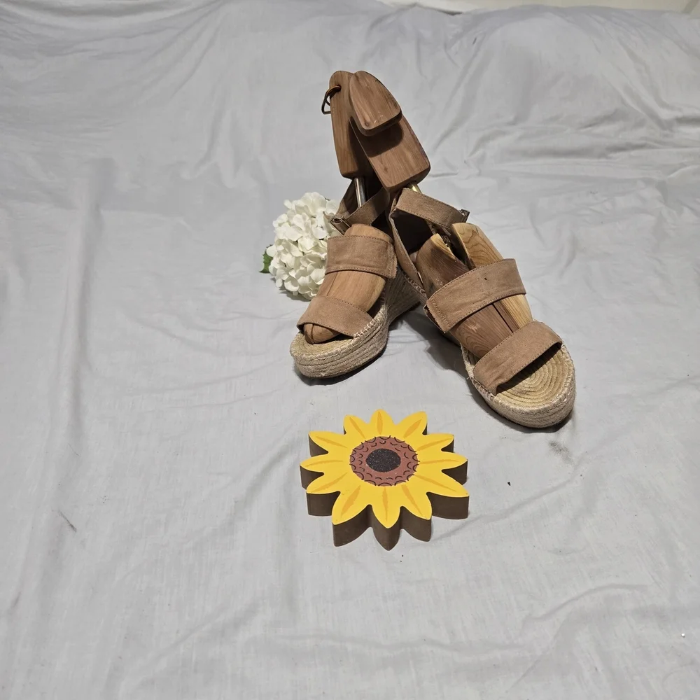 INC International Concepts Brown Platform Sandals 369